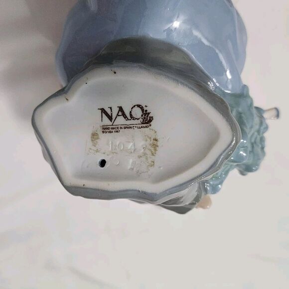 Nao by Lladro Figurine Listening To The Birds Song (Girl and Bird) Retired Vtg - Picture 7 of 11